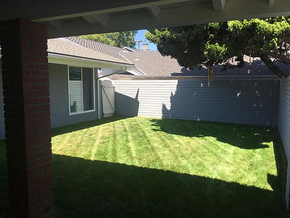 Private front courtyard completely enclosed!