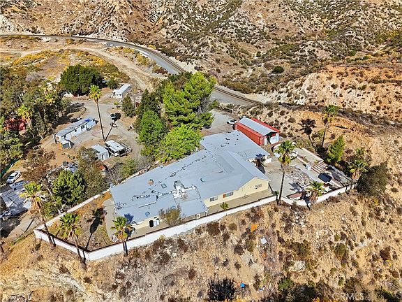 3rd image of 8235 Soledad Canyon Rd