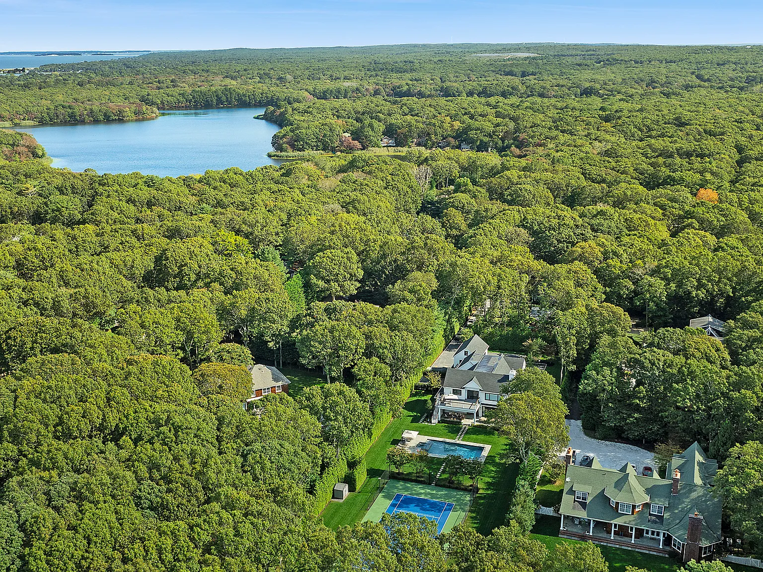 Peaceful Wellness Escape with Tennis & Pickleball on 1.3 acres — Photo 3