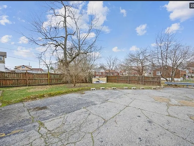 2835 Hampton Ave — Photo 4