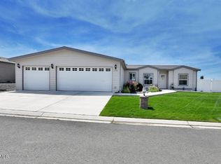 200 E Bridle Way #136, Yakima, WA 98901