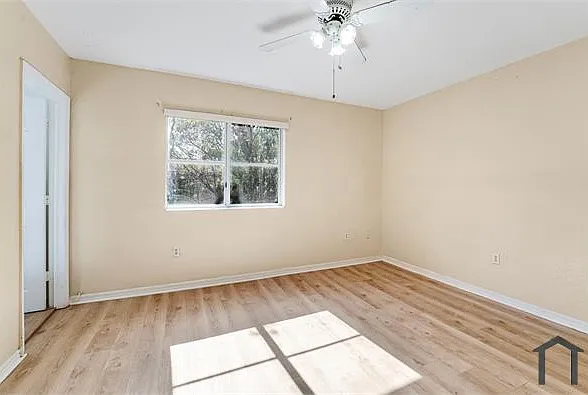 631 SW 10th St — Photo 7