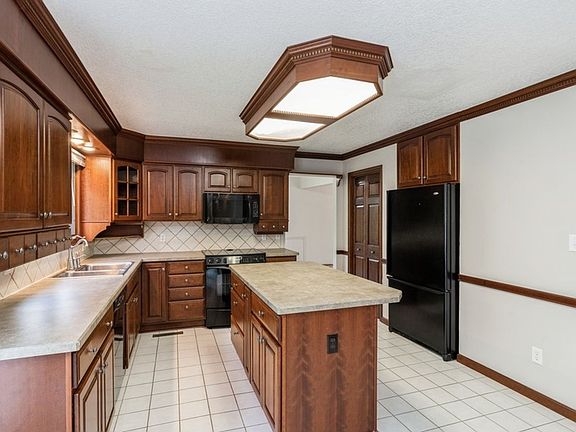 4th image of 4728 67th St