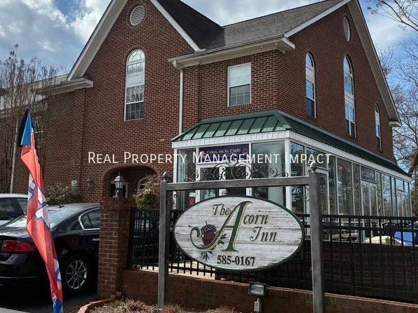 301 W Haggard Ave #3, Elon, NC 27244