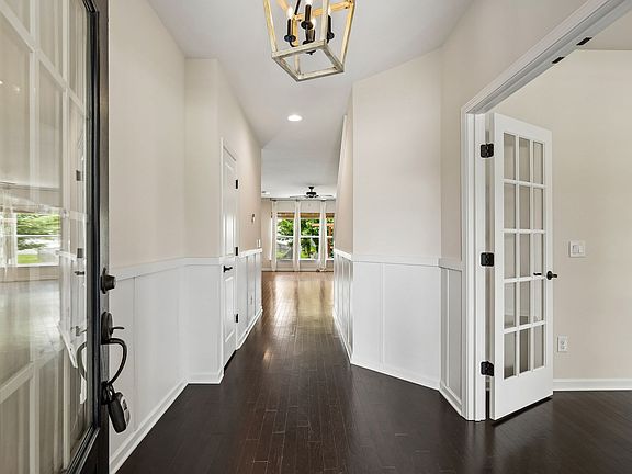 3rd image of 5008 Stately Dr