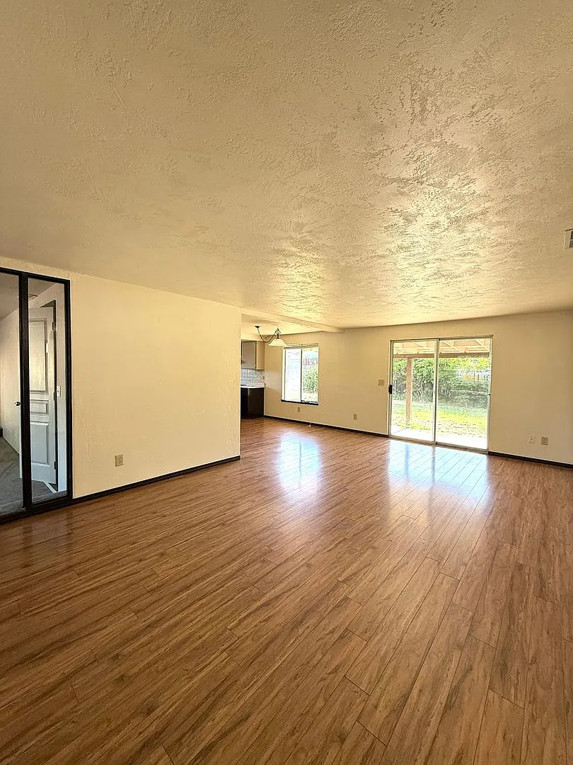 2 Bed, 2 Bath Home with Large Bonus Room — Photo 2