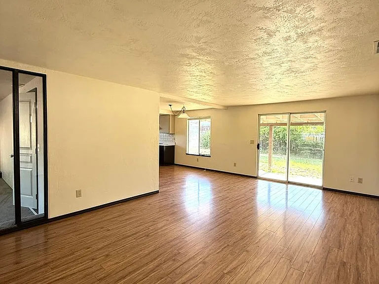 2900 Terr Mont Loop — Photo 2