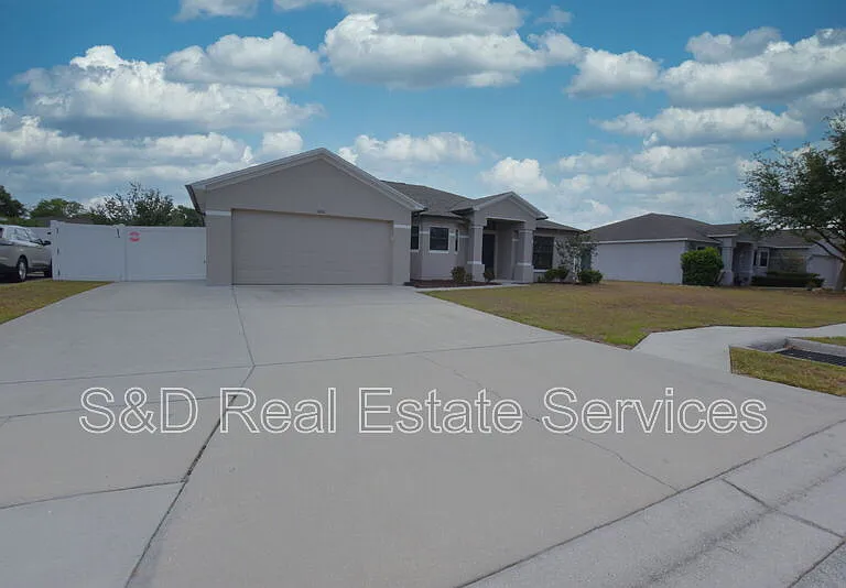 1606 Taylor Landing Dr — Photo 2