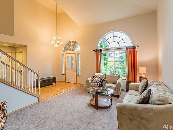 3rd image of 914 Hughes Ln