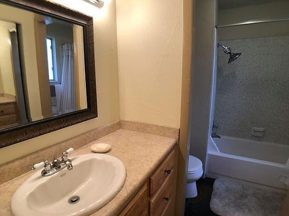 3rd image of 940 W Walden Hills Dr