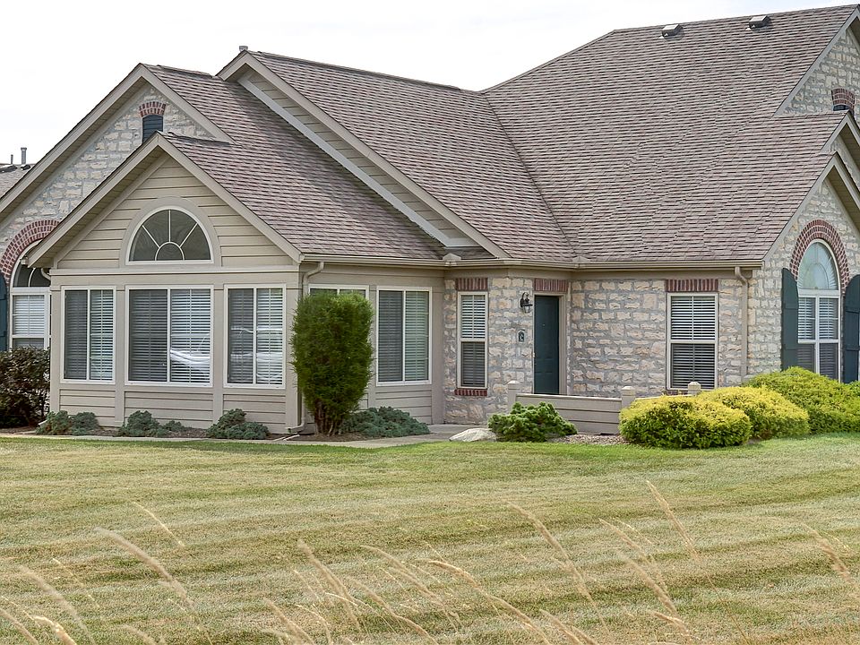 1st image of 2880C Canterbury Cir