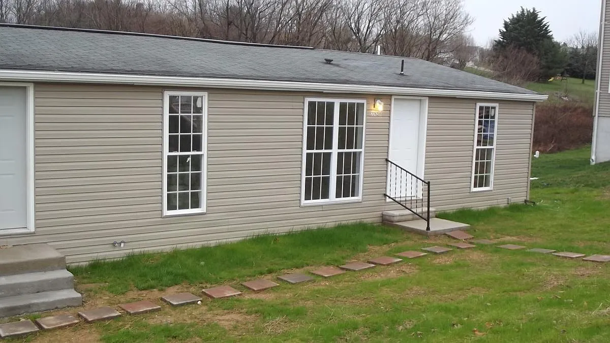 3 bed, 1064 sqft, $1,595 — Photo 1