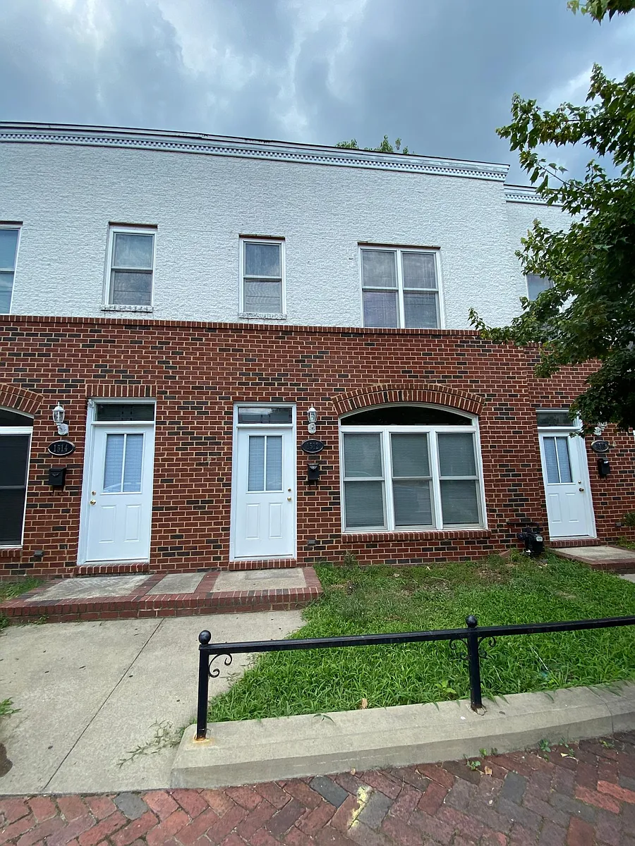 Building Photo - 1512 W Cary St