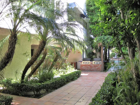 18530 Hatteras St, Tarzana, CA