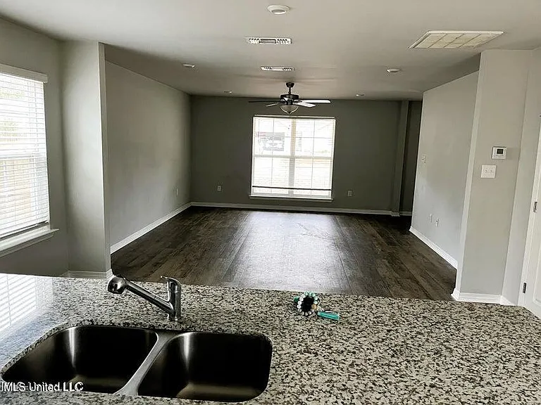 13151 Turtle Creek Pkwy — Photo 4