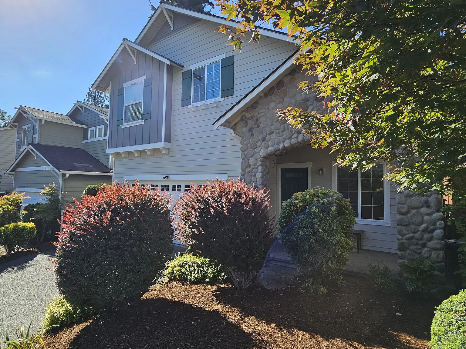 3 bed, 2.5 bath, 2124 sqft, $3,390 — Photo 2