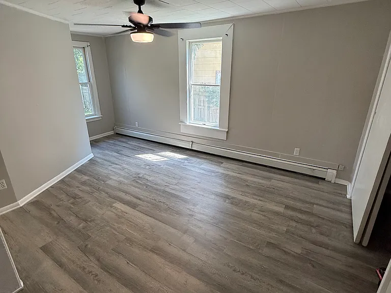 274 E Washington Ave — Photo 1