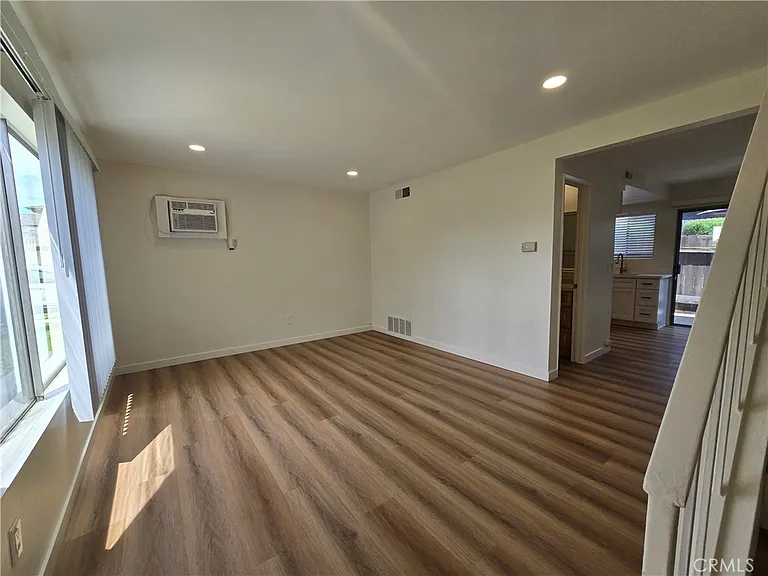 160 Greentree Ln — Photo 3