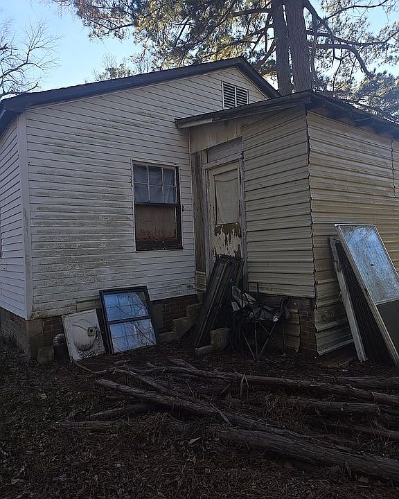 2nd image of 112 Oak St