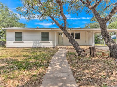 608 Mockingbird Ln, Devine, TX, 78016