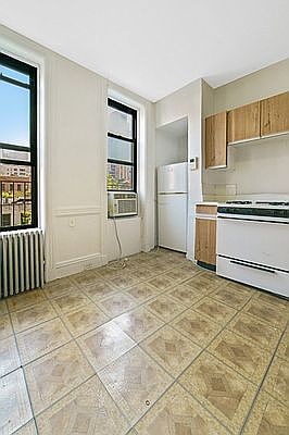 5th image of 520 E 85th St APT 5E