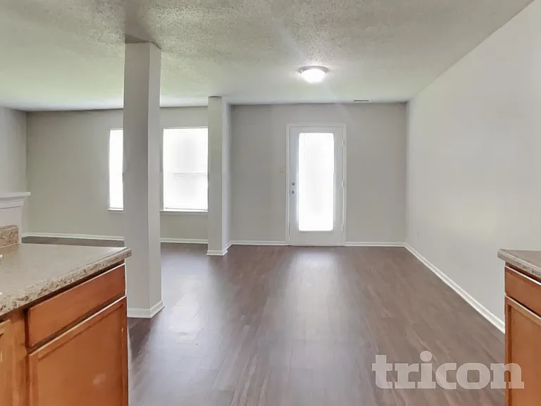 2720 Redland Ln — Photo 4