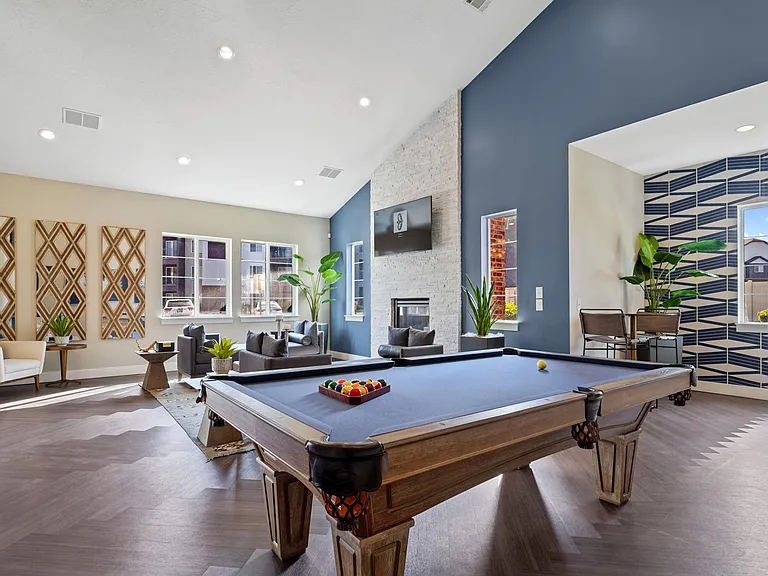 Wilshire Place — Photo 2
