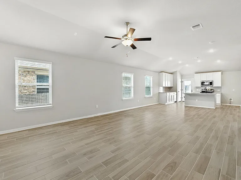 149 Hackberry Ln — Photo 5