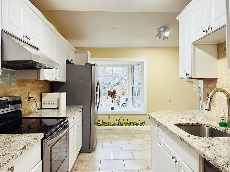 11266 Valley Bend Dr — Photo 6