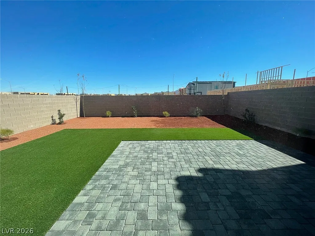 4 bed, 2.5 bath, 2433 sqft, $2,800 — Photo 4