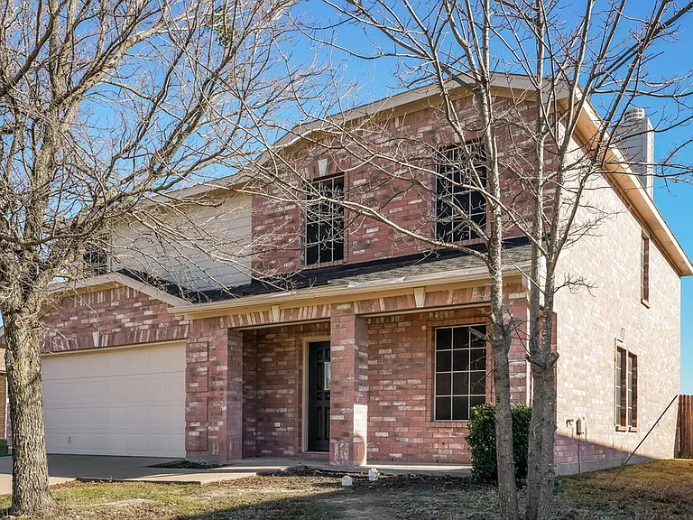 1326 Burleson St — Photo 4