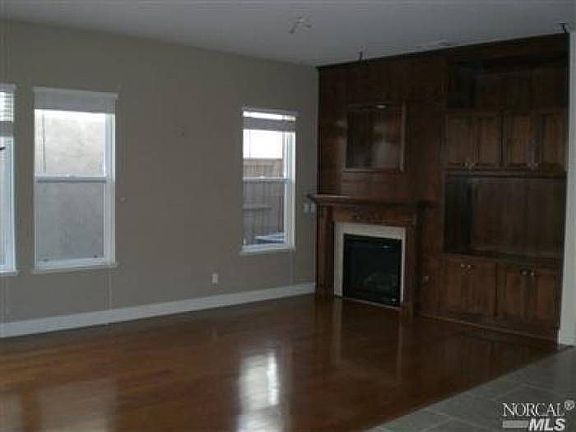 3rd image of 9440 Berkshire Ln