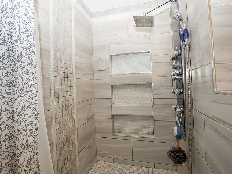 225 Adams Cir — Photo 29