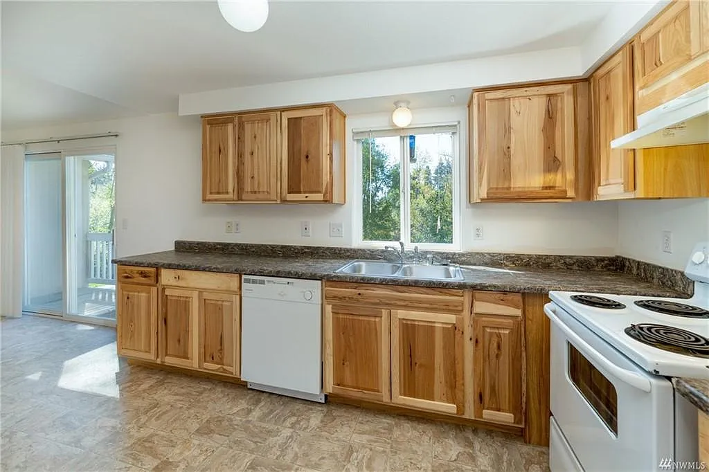 2 bed, 1112 sqft, $2,500 — Photo 1