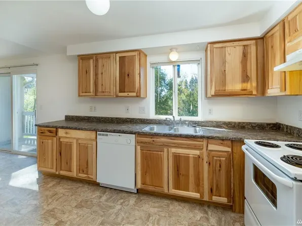 5216 Grove St #B, Marysville, WA 98270