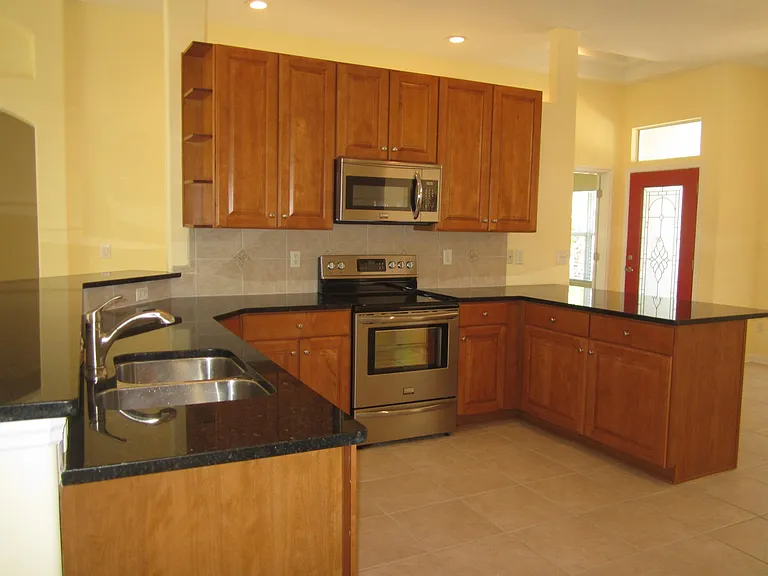 801 Derby Ln — Photo 6