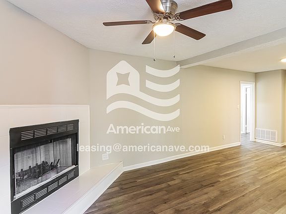 893367_003_living_room_3.jpg