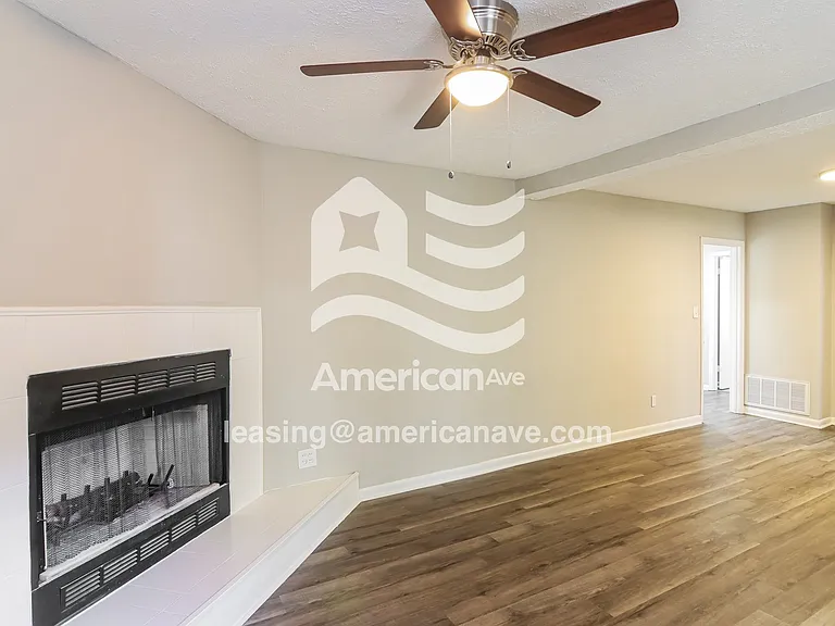 893367_003_living_room_3.jpg