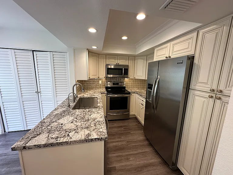 248 W Loraine St #201 — Photo 23