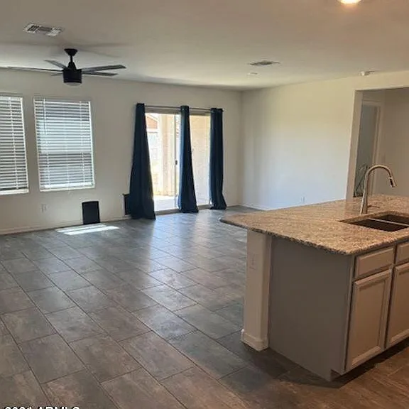 1451 W Pinkley Ave — Photo 5