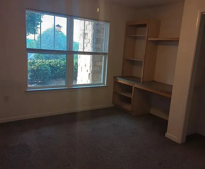1402 Harts Ridge Dr — Photo 9