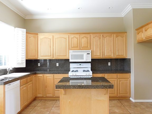 2nd image of 27677 Avenida Maravilla