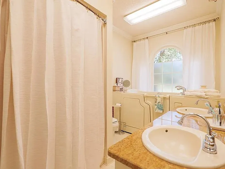 1009 Williamsburg Dr — Photo 26
