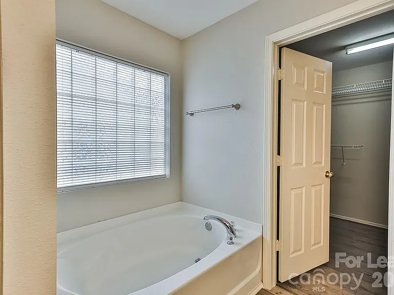 8946 Chalkstone Rd — Photo 34