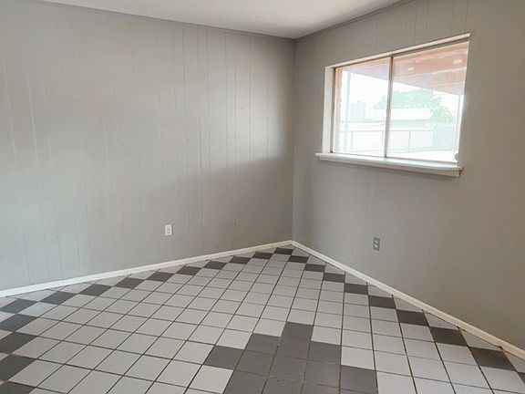 5th image of 3619 Shell Ave