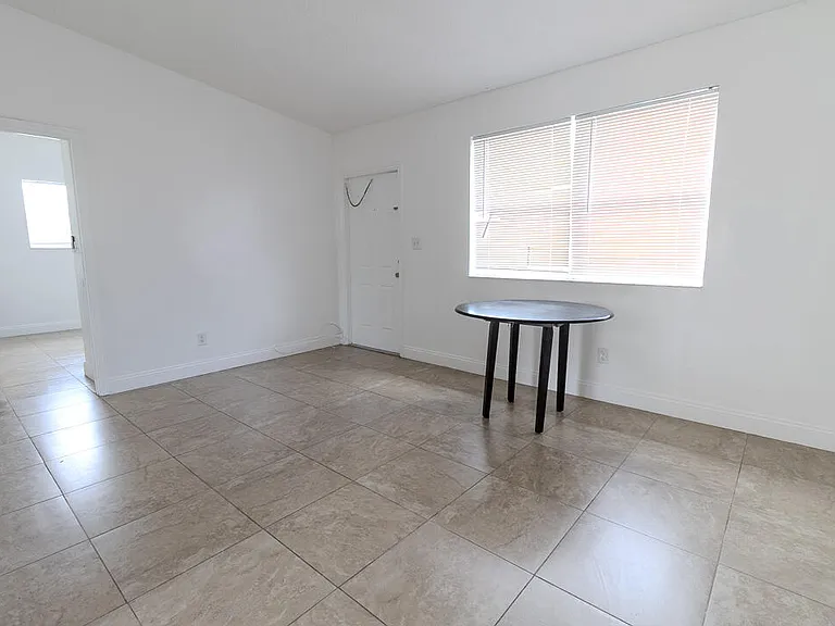 630 NW 15th Ter #1-2 — Photo 7
