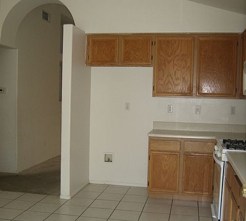 4th image of 2032 Tudor Dr