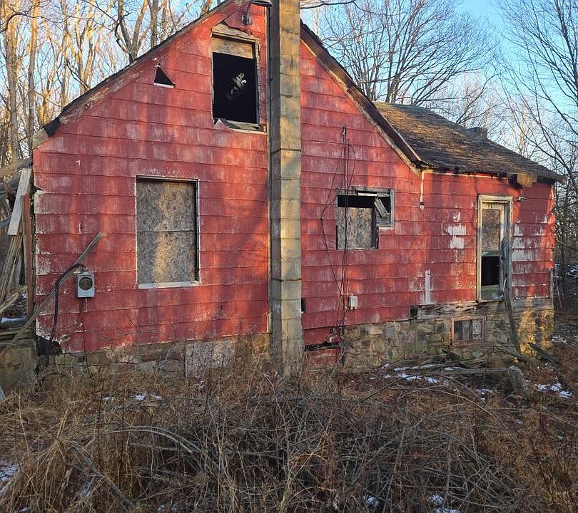 2nd image of 15 Spruce St