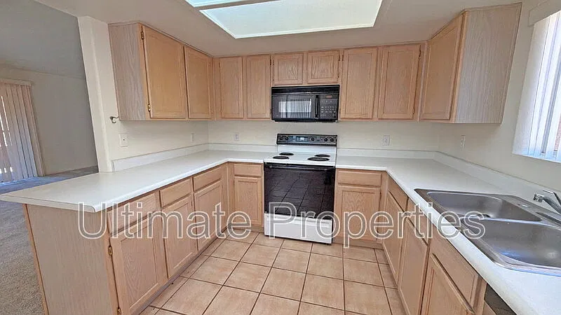 3 bed, 2.0 bath, 1496 sqft, $2,095 — Photo 3