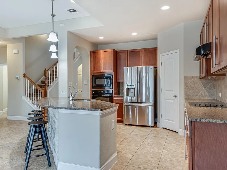 562 White Cyn — Photo 9